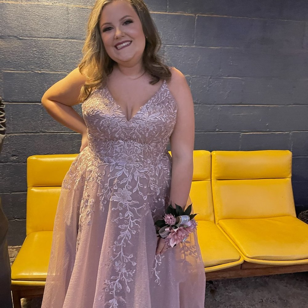 Prom/Pageant Dress - Picture 4 of 9